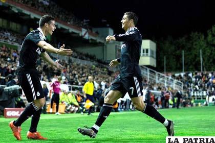 James Rodríguez y Cristiano Ronaldo anotaron para Real Madrid