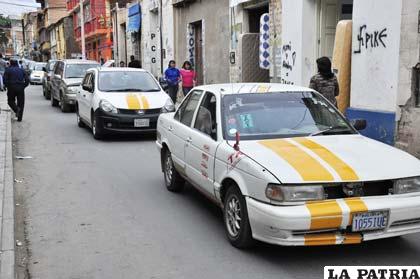 Nadie regula costo de tarifas de taxis y radiotaxis