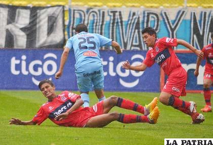 Damir Miranda va fuerte sobre Erlan Miranda que se lesiona y el partido se suspende