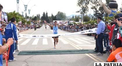 Jean Manuel Pérez fue el primero en cruzar la meta en la carrera de Tarija