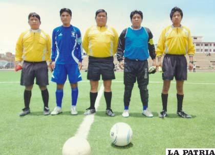 Árbitros que dirigen distintos campeonatos en el deporte recreativo