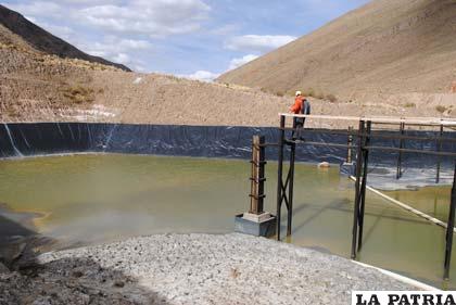 El Programa Cuenca Poopó ejecutó diques de colas en diferentes cooperativas mineras