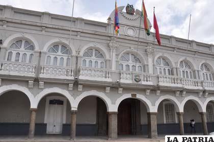 El edificio de la Gobernación de Oruro