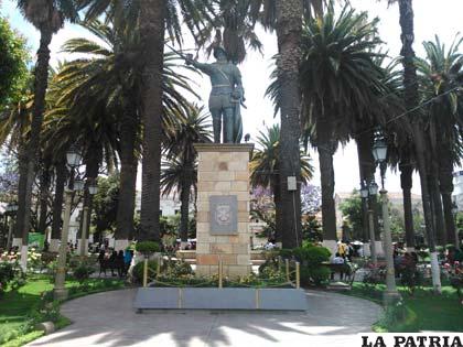 El monumento a Luis de Fuentes en la ciudad de Tarija