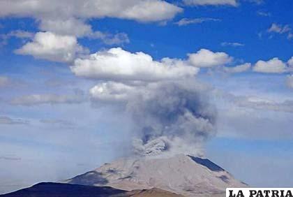 Las cenizas se dispersaron en un radio de 15 kilómetros alrededor del volcán