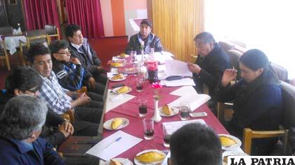 Durante la reunión de ejecutivos de los Sededes, ayer en Oruro