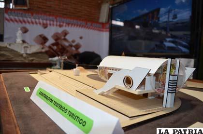Maqueta demostrativa de la terminal del teleférico
