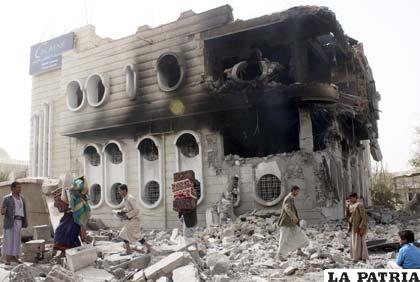 La ciudad de Saná en Yemen quedó destruida por los bombardeos