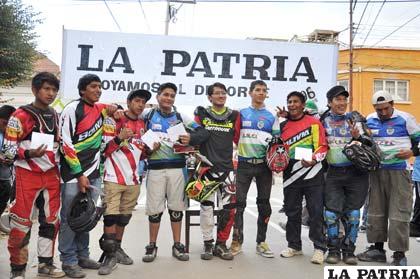 Los ganadores de la prueba de Descenso recibieron premios en efectivo