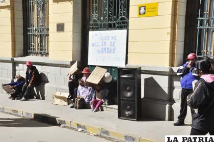 Las puertas de los edificios ediles continúan cerradas por paro de trabajadores