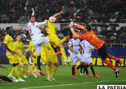 La acción del partido que terminó empatado entre Sevilla y Granada (1-1)