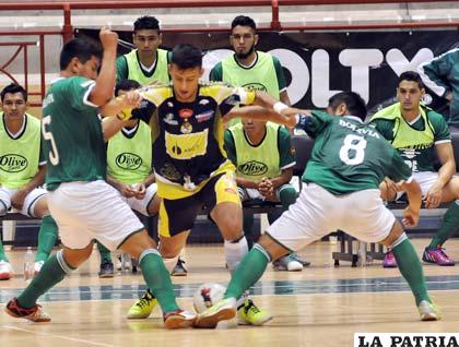 La acción del partido entre CRE y Deportivo Meta