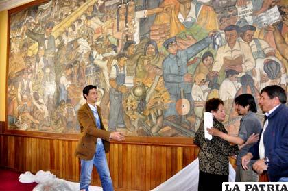 Mural de 10 x 3 metros de René Reyes