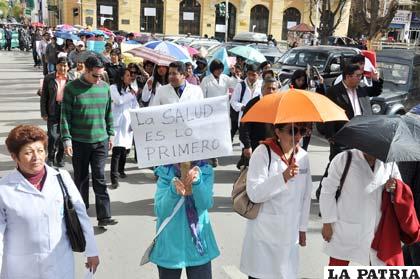 Marcha reclama atención al Hospital General