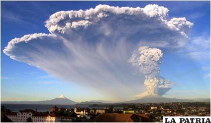 Volcán Calbuco en erupción
