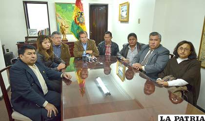 Jorge “Tuto” Quiroga (centro) y su bancada piden al Gobierno revele el informe de Cardona
