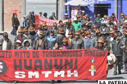Trabajadores mineros de Huanuni en marcha de protesta