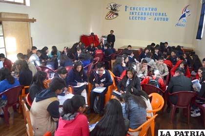 Jóvenes estudiantes en el primer Encuentro Internacional Autor-Lector