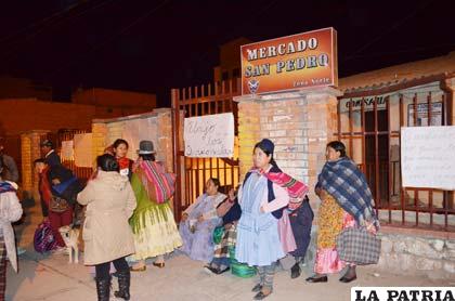 Vigilia de comerciantes del mercado San Pedro