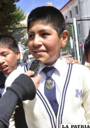 JOSÉ ENRIQUE VALVERDE PADILLA (MARISCAL SUCRE)“Está bien que lo recibamos desde la próxima semana, para que no nos resfriemos y que ahora sean más días porque muchos alumnos no desayunan ni se alimentan en sus casas”.
