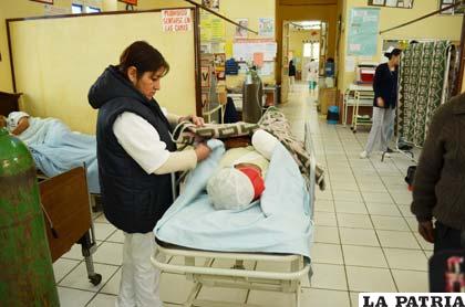 El anciano es atendido en el Hospital General