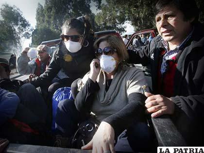 Personas que dejaron sus viviendas ante posible erupción del volcán Calbuco
