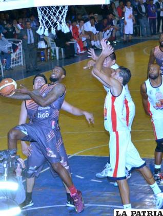 Michael Dabney en el lanzamiento