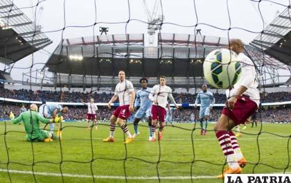 El gol de la victoria del City sobre Aston Villa