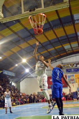 Nembhard convierte para CAN