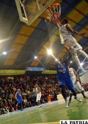 La emoción del baloncesto de primera