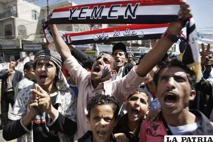 Yemeníes celebran el anuncio del cese de bombardeos