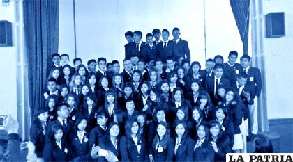 El pasado 24 de abril, en solemne eucaristía, la Promoción 2015 del Colegio Americano, tomó el nombre de la meritoria maestra 
