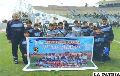 Integrantes de la escuela de fútbol “Ramón Serrano”