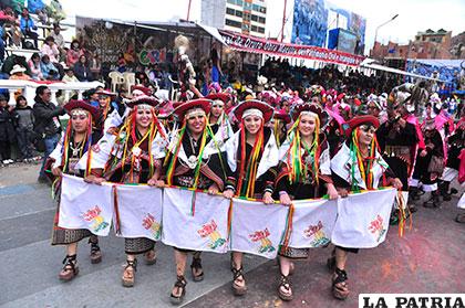 Danza de los pujllay que es parte del Carnaval de Oruro
