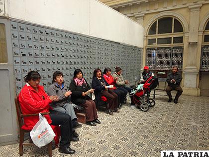 Trabajadores de Ecobol radicalizan sus medidas de presión