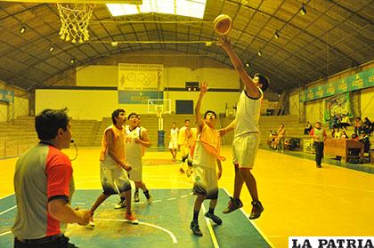 Es probable que el torneo de básquetbol comience en abril