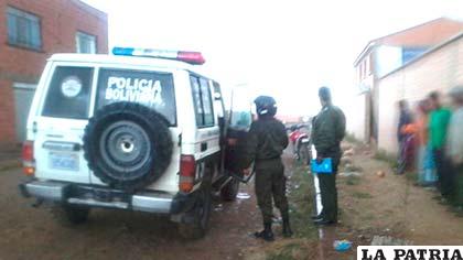 La Policía cuando llegó al lugar para detener a los acusados /ERBOL