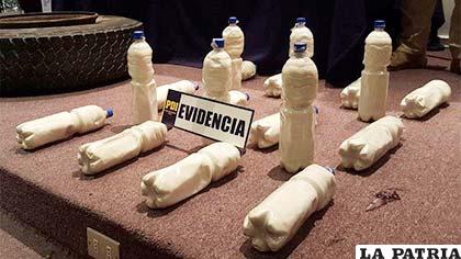 Detectaron 35 botellas con 35,7 kilos de cocaína base, cuyo precio se estima en casi 790 mil dólares /Soy Iquique