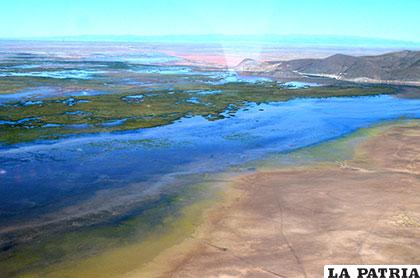 Lago Uru Uru es afectado por la contaminación y machacamarqueños sufren
