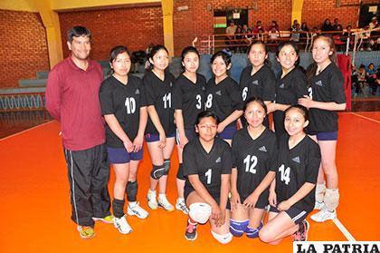 El equipo de Omoya Vóley comenzó con pie derecho