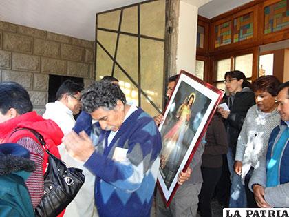 Bendicen el cuadro de la Divina Misericordia