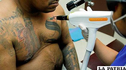 En San Salvador los tatuajes están ligados a la criminalidad y las pandillas