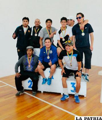 Raquetbolistas campeones de las distintas categorías