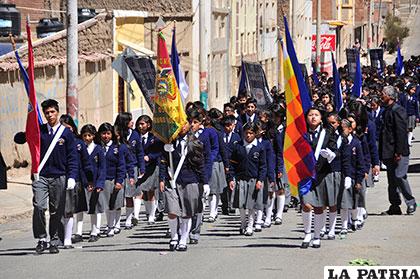 Aniversario del Colegio Nacional Bolivia con mucho fervor cívico