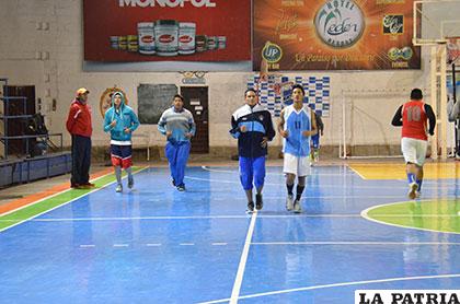 El equipo de CAN durante uno de sus entrenamientos