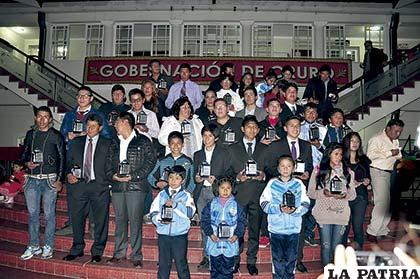 La foto oficial con los deportistas más destacados de la temporada 2015