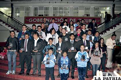 La foto oficial con los deportistas más destacados de la temporada 2015