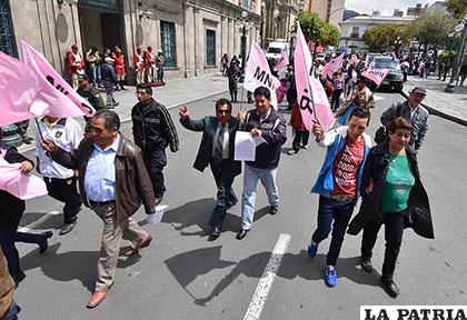 Dirigentes y militantes del MNR celebraron este sábado 64 años de la revolución popular de 1952 /APG