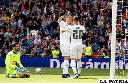 Cristiano Ronaldo y Jesé celebran el triunfo madridista