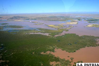 Lago Uru Uru tendrá conexión con el lago Poopó luego de dragado